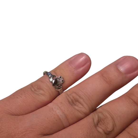 New Sterling Silver Claddagh Ring Size 8 - Picture 2 of 4